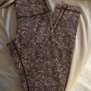 Lululemon size 6 Wunder Under 28”